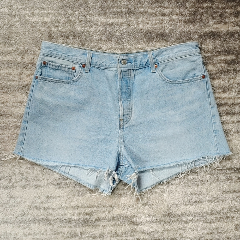 Levi's Shorts | Women’s Levi’s Wedgie Shorts Light Denim Size 34